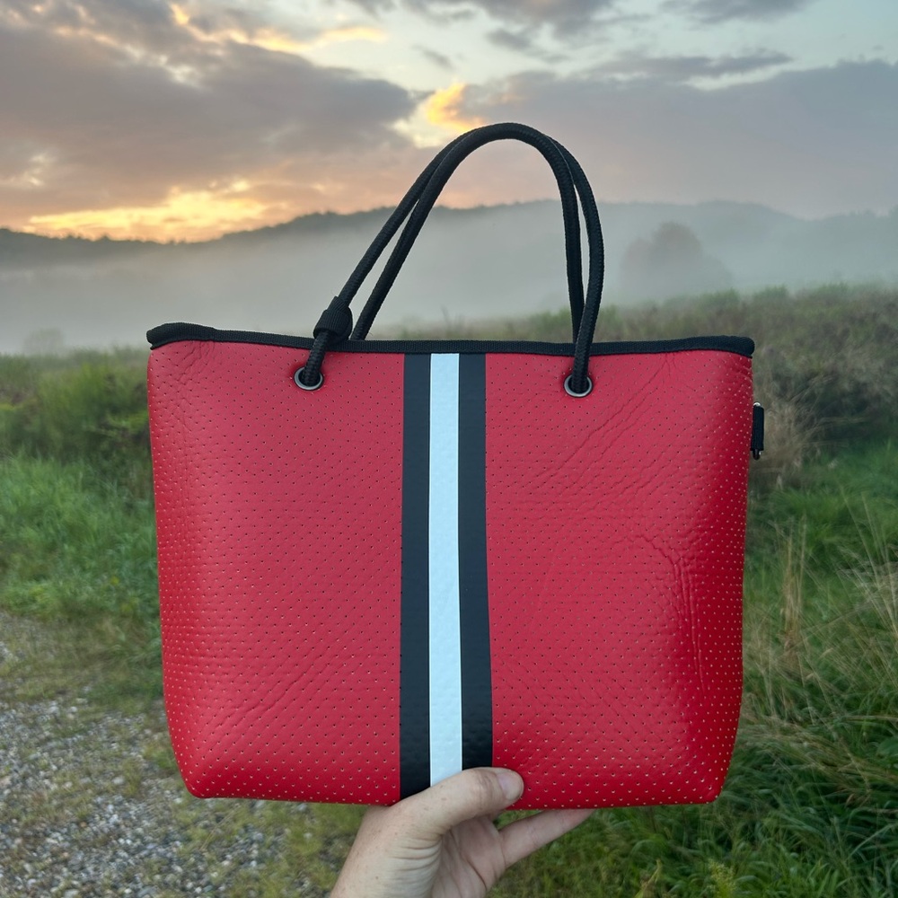 Haute shore Erin neoprene bag with matching wristlet in Red EUC